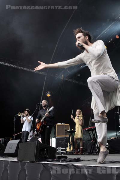 EDWARD SHARPE AND THE MAGNETIC ZEROS - 2011-08-26 - SAINT CLOUD - Domaine National - Scene Pression Live - 